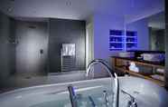 Phòng tắm bên trong 7 Rowhill Grange Hotel & Utopia Spa
