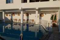 Swimming Pool Hotel Madalena