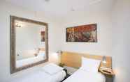 Kamar Tidur 6 Quentin England Hotel