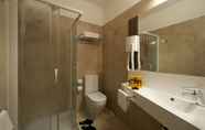 In-room Bathroom 7 Hotel Fenice Milano