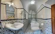 Toilet Kamar 3 Hotel Piazza Di Spagna