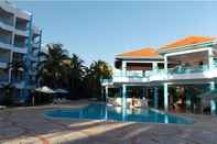 Swimming Pool Hotel Costa Larimar