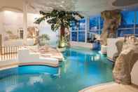 Swimming Pool Hotel Frankenland