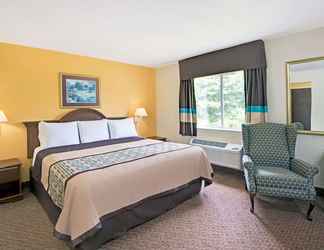 Bedroom 2 Days Inn & Suites by Wyndham Siler City