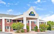 Bangunan 7 Days Inn & Suites by Wyndham Siler City