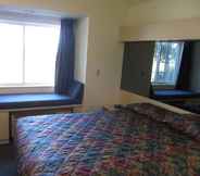 Bedroom 7 Americas Best Value Inn & Suites Maryville