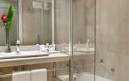 In-room Bathroom 3 NH Collection Madrid Abascal