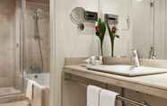 In-room Bathroom 2 NH Collection Madrid Abascal