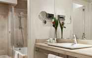 In-room Bathroom 2 NH Collection Madrid Abascal