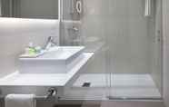 In-room Bathroom 7 Sercotel Amistad Murcia