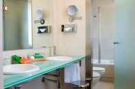 In-room Bathroom NH Madrid Lagasca