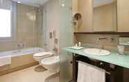 In-room Bathroom 6 NH Sants Barcelona