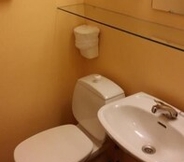 Toilet Kamar 2 Bodo Hotell