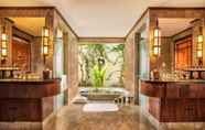 In-room Bathroom 2 The Oberoi Beach Resort, Lombok