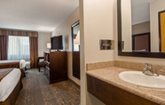 Toilet Kamar 2 Best Western Plus Vineyard Inn