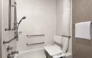 In-room Bathroom 5 Residence Inn by Marriott Vacaville