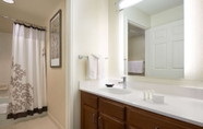 Bilik Mandi dalam Bilik 2 Sonesta ES Suites San Francisco Airport Oyster Point Waterfront