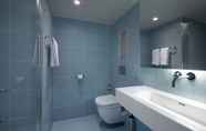 In-room Bathroom 3 Scandic Royal Stavanger