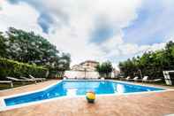 Swimming Pool Hotel Roma Tor Vergata