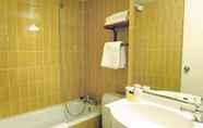 In-room Bathroom 5 New Hôtel Saint Lazare
