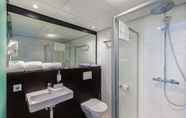 In-room Bathroom 7 Postillion Hotel Amersfoort Veluwemeer