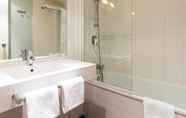 In-room Bathroom 2 ibis Styles Angouleme Nord