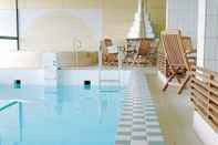 Swimming Pool Hilton Helsinki Kalastajatorppa