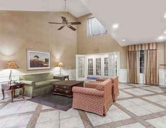 Lobby 2 Baymont by Wyndham Hickory