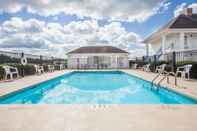Swimming Pool Baymont by Wyndham Hickory