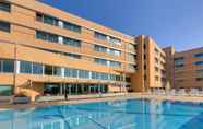 Swimming Pool 2 TRYP by Wyndham Porto Expo Hotel