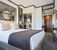 Kamar Tidur 5 Melia White House Hotel