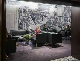 Lobi 2 Hotel Holt - The Art Hotel