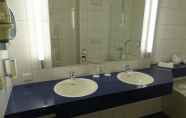 Toilet Kamar 5 Hotel Ascot-Bristol