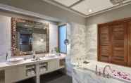 Toilet Kamar 3 Taj Coral Reef Resort & Spa Maldives – A Premium All Inclusive Resort