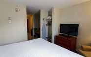 Bedroom 7 Travelodge by Wyndham Stony Plain