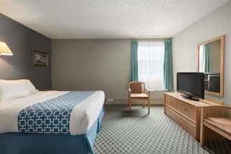 ห้องนอน 4 Travelodge by Wyndham Edmonton Airport