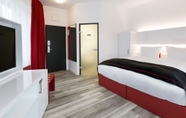 Bedroom 7 DORMERO Hotel Hannover – Langenhagen Airport