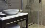 In-room Bathroom 6 La Clef Louvre Paris by The Crest Collection