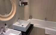 In-room Bathroom 2 Primi Seacastle