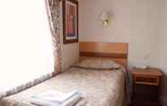 Bedroom 2 Pembridge Palace Hotel