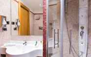 Toilet Kamar 5 Hilton Garden Inn Rome Claridge