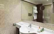 In-room Bathroom 4 Hilton Garden Inn Rome Claridge