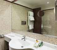 In-room Bathroom 4 Hilton Garden Inn Rome Claridge