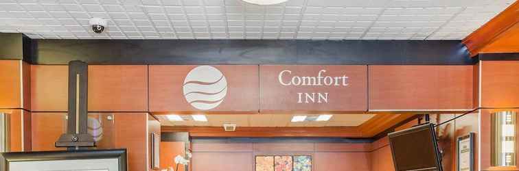 Sảnh chờ Quality Inn Toronto Airport