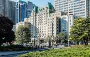 Exterior 7 Lord Elgin Hotel