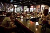 Bar, Kafe, dan Lounge Service Plus Inn and Suites - Grande Prairie