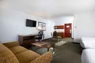 Common Space Service Plus Inn and Suites - Grande Prairie