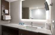 In-room Bathroom 5 Delta Hotels by Marriott Basking Ridge