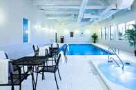 Swimming Pool Best Western Plus Winnipeg Airport Hotel