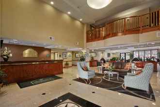 Lobby 4 Wingate by Wyndham - Wilmington